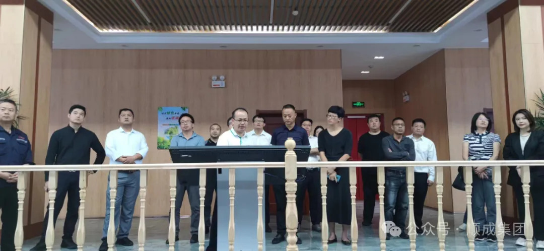 979f1262fbba67ec61844833337072a7 云南省曲靖市当局副市长吴静一行到J9集团集团参观调查